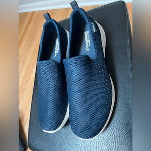 Skechers Goga Mat Go Walk Joy Slip-On Sneaker